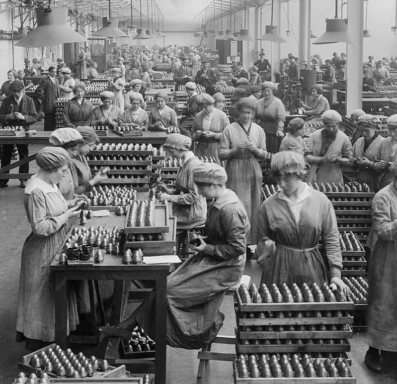 800pxArms_Production_in_Britain_in_the_First_World_War_Q30151ordnance